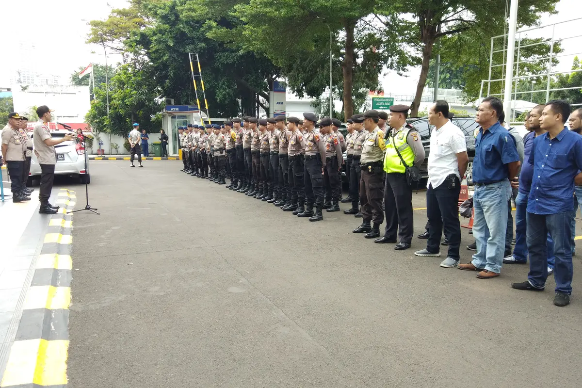 Andi Widjajanto di kediaman Ma'ruf Amin (Merdeka.com/Ahda Bayhaqi)