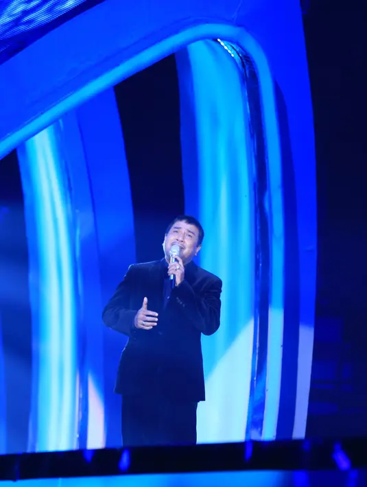 "Pastinya saya punya rasa presure juga karena mas Harvey kan living legend, jadi saya berusaha ngimbangi mas Harvey dan ngulik lagunya,” tambah Afgan. (Adrian Putra/Bintang.com)