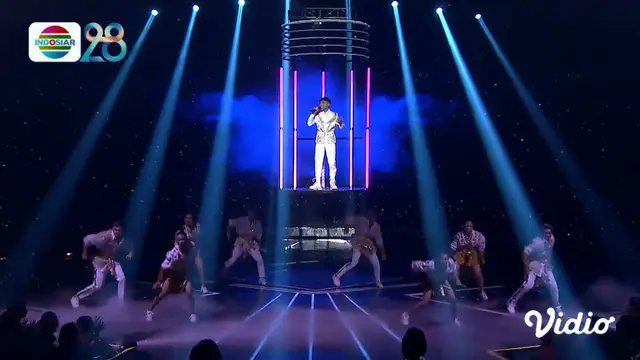 Eby (Bima) di Panggung Konser Grand Final D'Academy 5