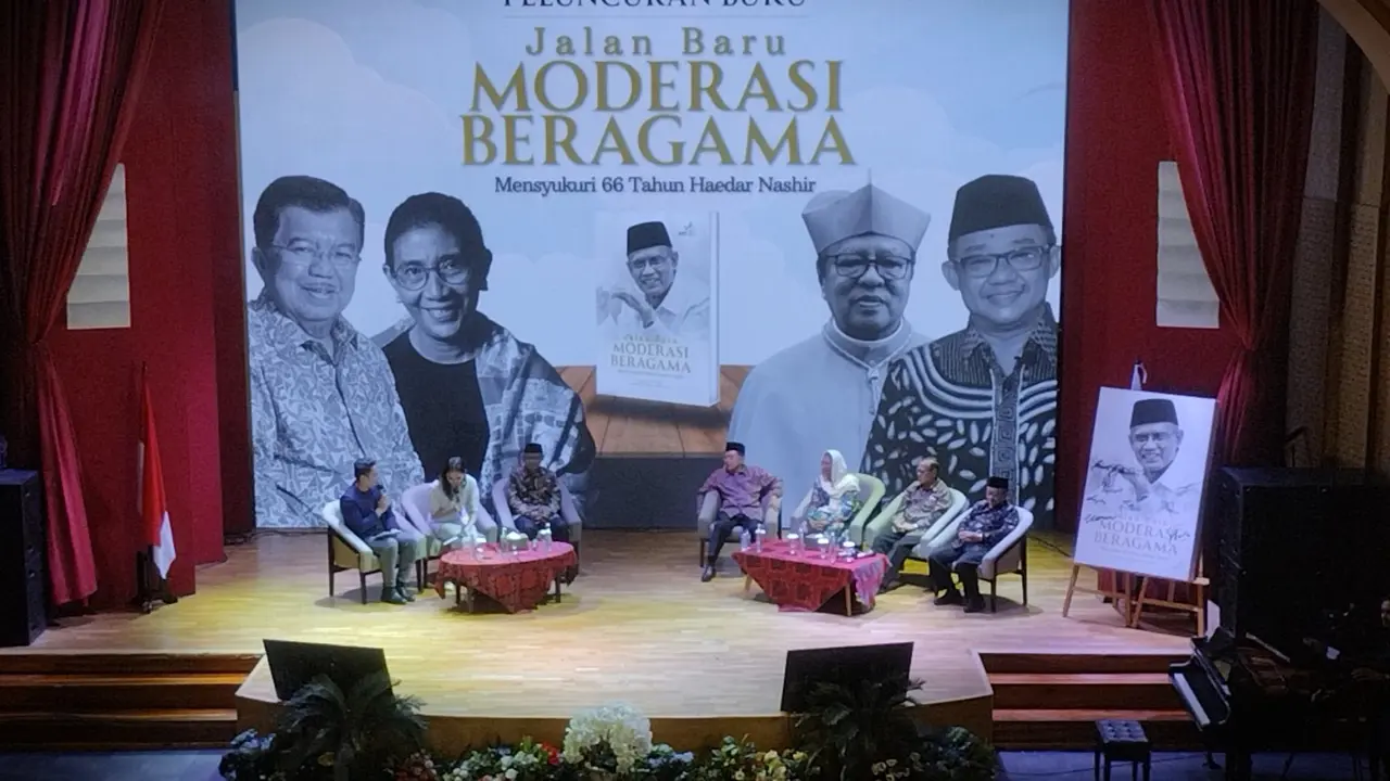 Peluncurkan buku yang berjudul  Jalan Baru Moderasi Beragama Mensyukuri 66 Tahun Haedar Nashir oleh PP Muhammadiyah.