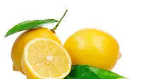 Lemon ternyata memiliki manfaat yang baik agar bibir terlihat bersinar.