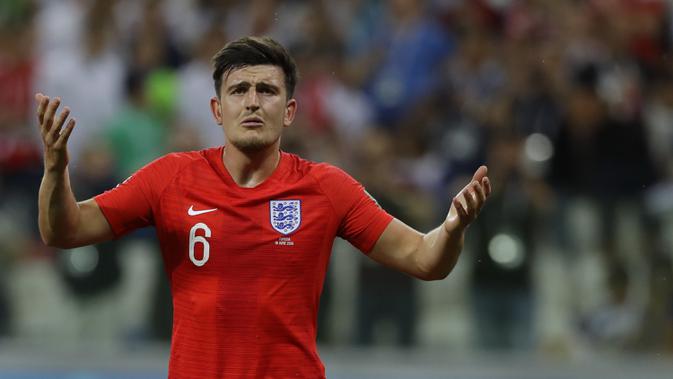 4. Harry Maguire (Inggris) - Bek Leicester ini juga menjadi salah satu solusi bagi Jose Mourinho untuk mengatasi lini belakang MU. Pemain 25 tahun ini musim lalu tampil lebih baik dibanding Victor Lindelof dan Eric Bailly. (AP/Alastair Grant)