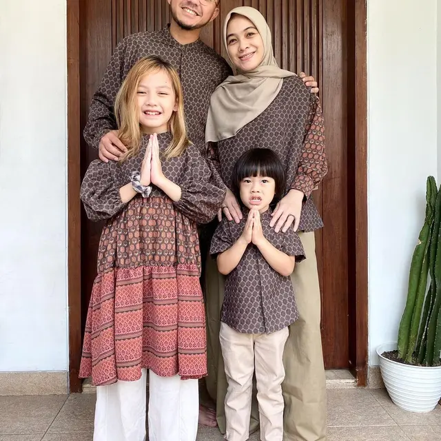 Hamil Anak Ketiga, Ini 6 Potret Keluarga Kecil Dian Ayu dan Ananda Omesh