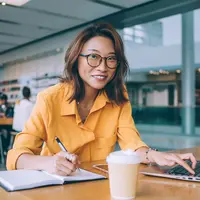 ilustrasi perempuan bekerja/copyright by Shutterstock