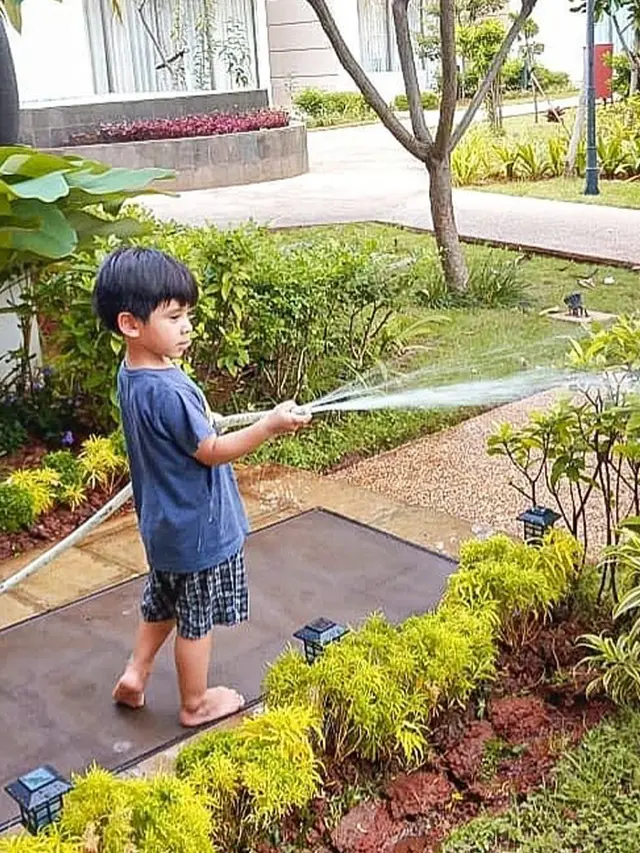 Eriska Rein saat berada di rumah mewahnya