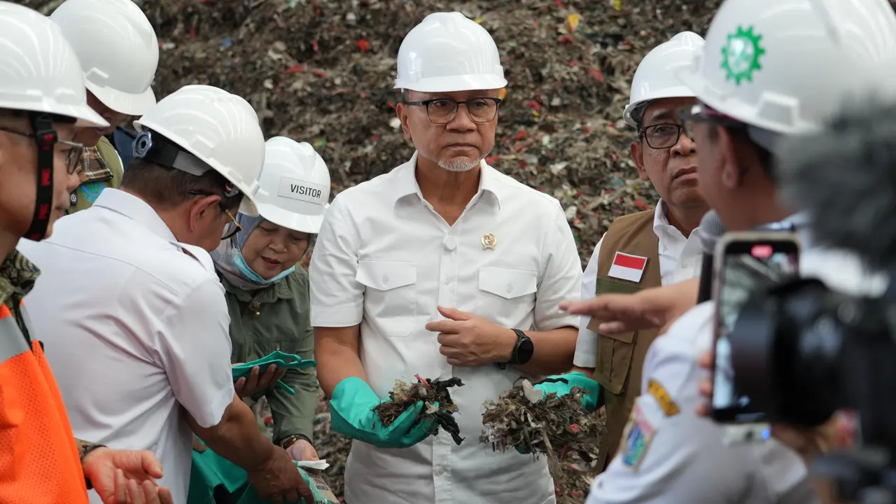Tinjau TPST Bantar Gebang, Menko Zulhas Soroti Peluang Sumber Energi Baru dari Sampah