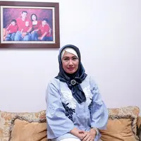 Perceraian bukanlah jalan yang dianjurkan dalam mengatasi sebuah masalah di dalam rumah tangga. Namun nampaknya hal ini suilit dihindari oleh pasangan Indra Kesuma dan Yuni Indriyati. (Deki Prayoga/Bintang.com)