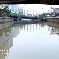 Memang belum sebening air mineral, tapi setidaknya kini sungai di Jakarta telah bersih dari sampah.
