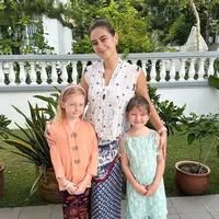 Marissa Nasution dan kedua putri bulenya yang cantik. [@marissaln]