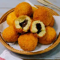 ilustrasi roti goreng/copyright by Rayu Mariska (Shutterstock)
