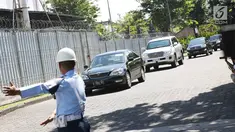 Iring-iringan rombongan Presiden AS ke-44, Barack Obama memasuki Base Ops Pangkalan Udara (Lanud) Ngurah Rai, Bali, Rabu (28/6). Obama meninggalkan Bali setelah berlibur bersama keluarga untuk selanjutnya menuju Yogyakarta (Liputan6.com/Immanuel Antonius)