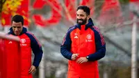 Manajer MU, Ruben Amorim, saat pimpin latihan tim untuk kali pertama pada hari Senin (18/11/2024). (X/Manchester United)