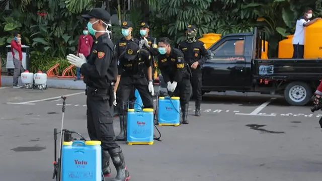 Surabaya Jadi Zona Merah Corona, Ini 6 Potret Penyemprotan Desinfektan
