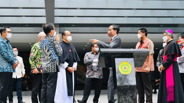 Presiden Jokowi dalam acara Dies Natalis ke-67 Universitas Katolik Parahyangan (Unpar) Bandung.
