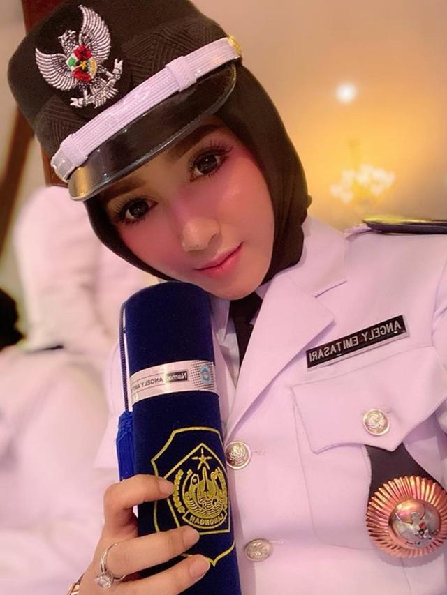 6 Pesona Angely Emitasari, Pedangdut Asal Lamongan yang Kini Jadi Kepala Desa