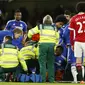 Bek Chelsea, Kurt Zouma cedera parah dan harus digantikan oleh Garry Cahill saat Chelsea Vs Manchester United, Minggu (7/2/2016) malam WIB.