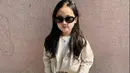 Kwon Yuli, si bocah stiker chat yang kini menjadi selebgram ternama. Fotonya yang menggemaskan selalu curi perhatian. Seperti saat Kwon Yuli memakai kacamata yang membuatnya kian terlihat lucu. (Liputan6.com/IG/@kwonyul_i1004)