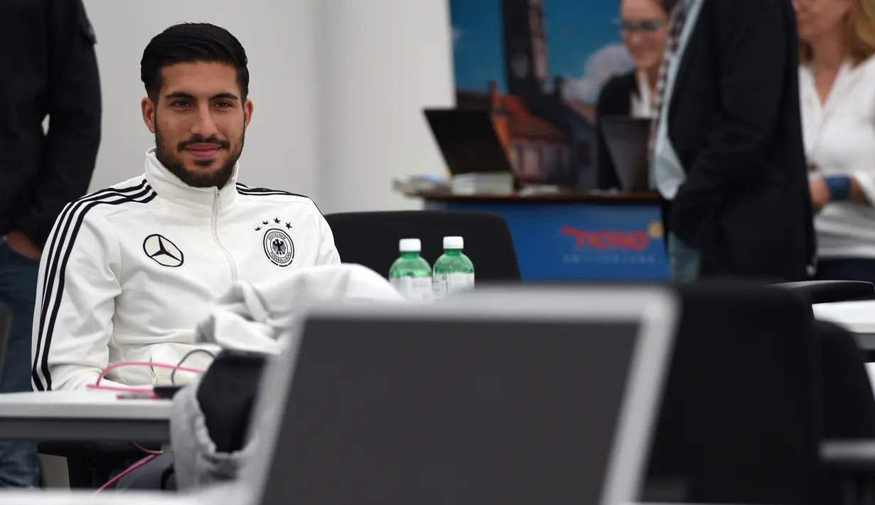 Piala Eropa 2016 adalah penampilan perdana Emre Can di turnamen akbar bersama Timnas Jerman. Dikenal taat beribadah, Emre Can sangat mungkin akan tetap berpuasa walau tengah bertanding. (AFP/Patrik Stollarz)