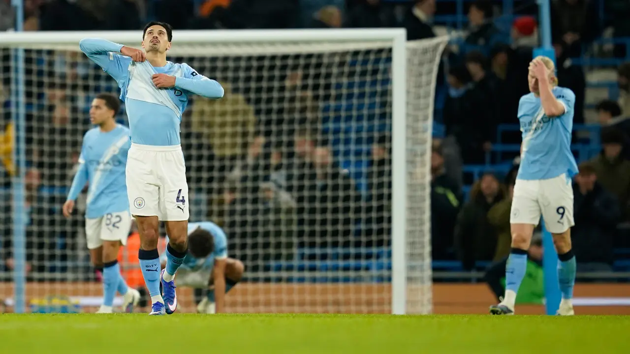 Pemain Manchester City, Tijjani Reijnders (kiri) dan Erling Haaland