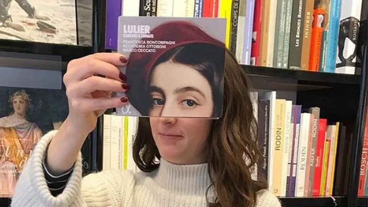 foto gabungan wajah dan buku