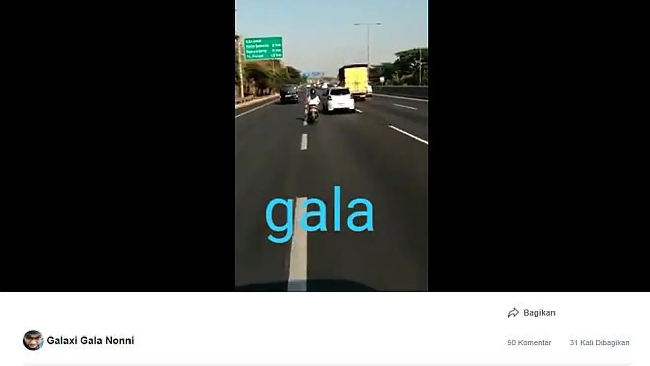 Emak-Emak Nekat Naik Motor di Jalan Tol