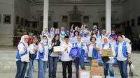 Ikatan Wanita Pengusaha Indonesia (IWAPI) berikan bantuan 500 lebih paket sembako untuk korban gempa Cianjur, Jawa Barat. (Liputan6.com/Pramita Tristiawati)