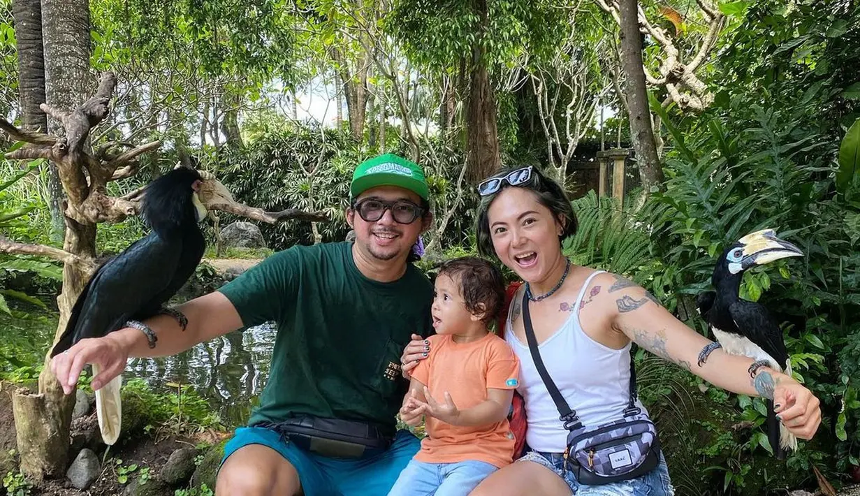 Poppy Sovia mengaku sangat memperhatikan tumbuh kembang anaknya. Bahkan hal kecil seperti gigi sang putri saja sudah menjadi tanggung jawabnya [instagram/popsovia].