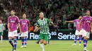 Gelandang Maccabi Haifa, Omer Atzili berselebrasi usai mencetak gol ke gawang Juventus pada pertandingan lanjutan grup H Liga Champions di stadion Sammy Ofer di kota Haifa pada 11 Oktober 2022. Atzili  mencetak dua gol dan mengantar Maccabi Haifa menang atas Juventus 2-0. (AFP/Ronaldo Schemidt)