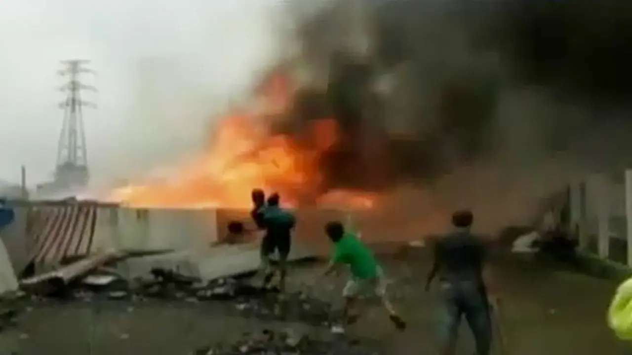 Bangunan-Liar-Terbakar