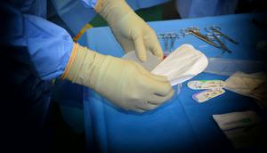 Implan silikon dapat mengganggu proses kremasi jasad. (Foto: philippe spitalier/Unsplash)