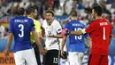 Pemain Jerman, Thomas Muller, bersitegang dengan pemain Italia, Giorgio Chiellini, pada perempat final Piala Eropa 2016 di Stadion Matmut Atlantique, Bordeaux, Minggu (3/7/2016) WIB. (Reuters/Christian Hartmann)
