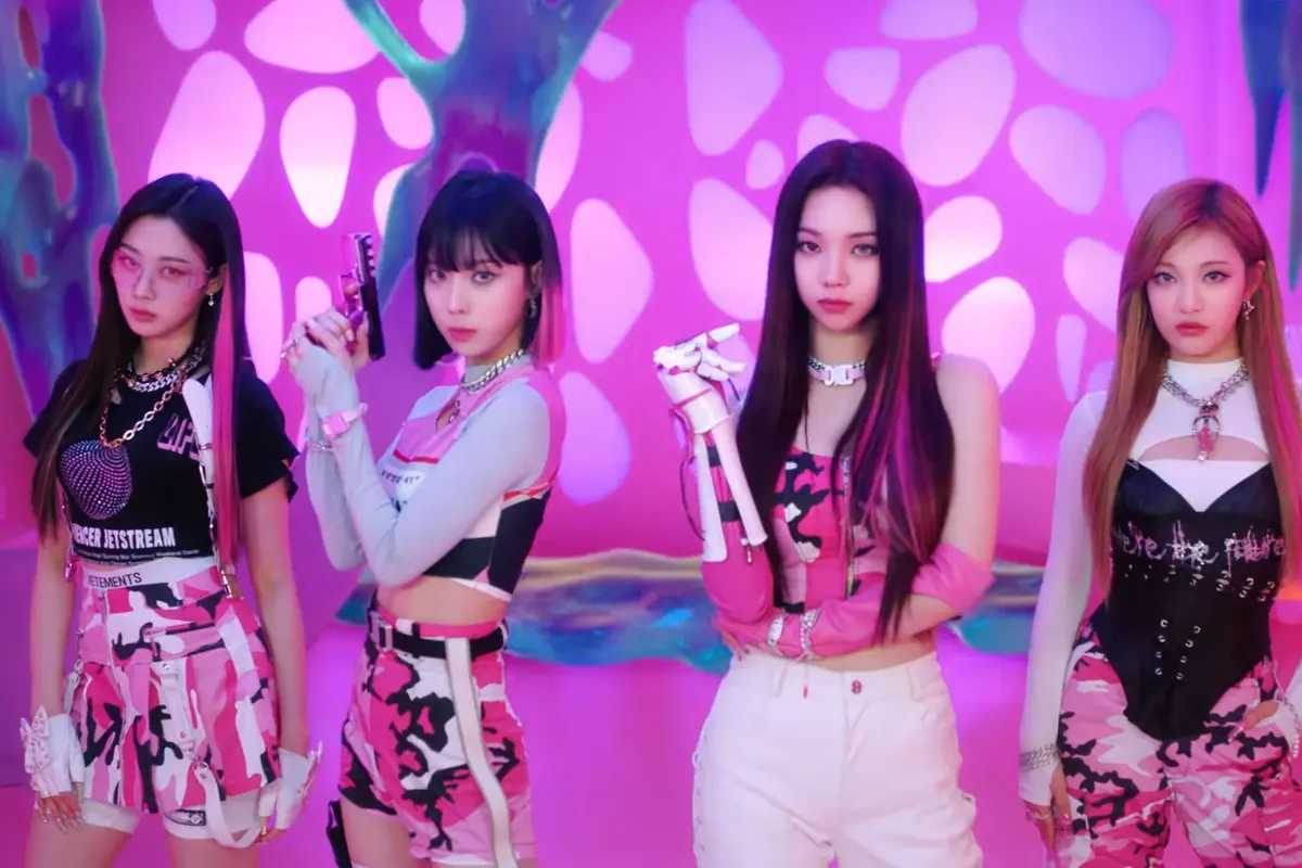 Gaya Like A Boss aespa Kenakan Givenchy Puluhan Juta di Konfersi Pers Mini Album Savage 