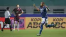 Pemain Persib Bandung, Supardi Nasir merayakan gol bunuh diri pemain PSM Makassar dalam laga pekan ke-6 BRI Liga 1 2021/2022 di Stadion Wibawa Mukti, Cikarang, Sabtu (02/10/2021) WIB. Kedua tim bermain imbang 1-1. (Bola.com/Bagaskara Lazuardi)