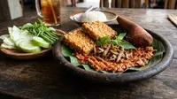 Resep Tempe Penyet Sambal Teri, Lauk Sederhana yang Bikin Nambah Nasi