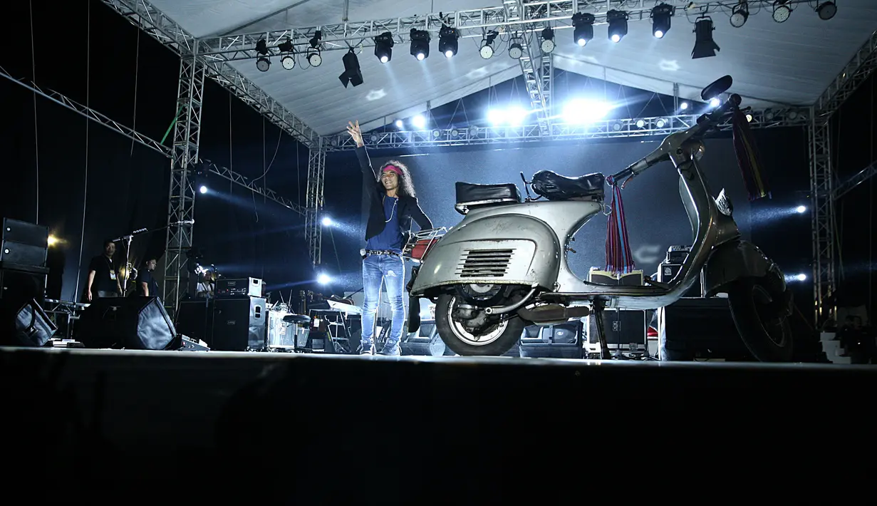 Ribuan slankers sebutan para penggemar grup musik yang telah menciptakan banyak lagu hits. Datang dari berbagai kota memadati arena konser yang diselenggarakan di JIExpo Kemayoran, Jakarta Pusat, Selasa (26/12/2017). (Nurwahyunan/Bintang.com)