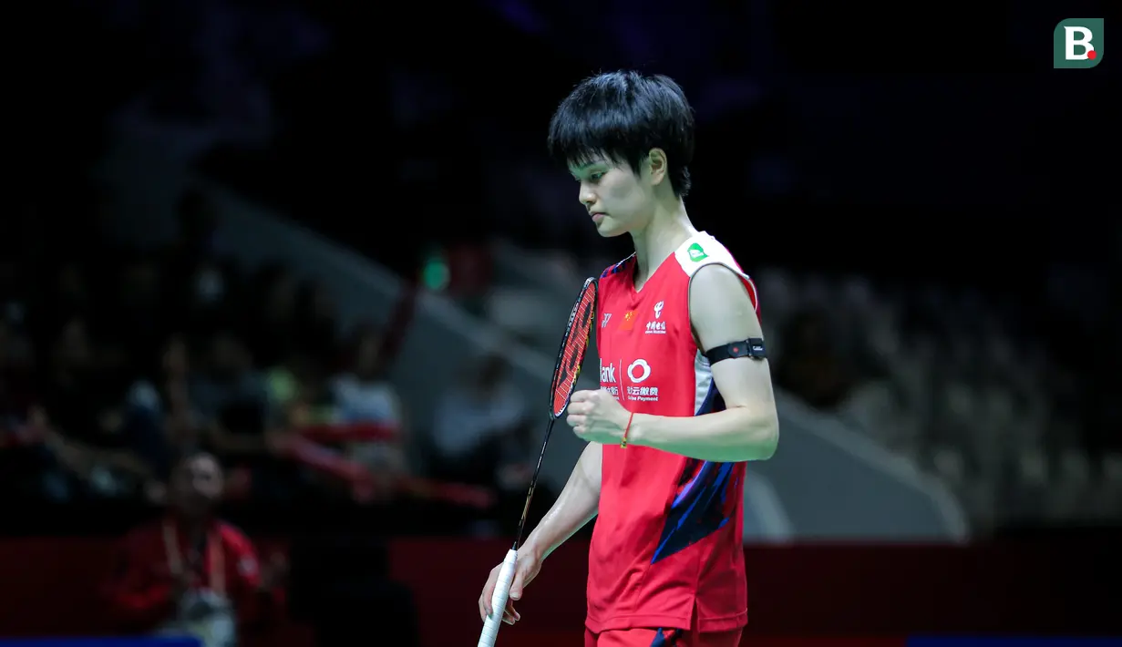 Pebulu tangkis tunggal putri China, Wang Zhi Yi melakukan selebrasi setelah mencetak poin ke arah wakil Indonesia, Gregoria Mariska Tunjung pada babak perempat final Indonesia Open 2024 di Istora, Senayan, Jakarta, Jumat, (07/06/2024). (Bola.com/Bagaskara Lazuardi)