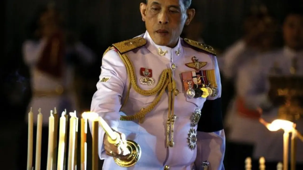 Raja Thailand, Maha Vajiralongkorn bergelar Raja Rama 10