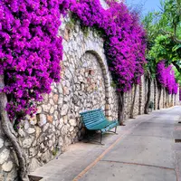 Jadi destinasi populer tak membuat Italia kehilangan sudut pandang lain untuk dijelajah.