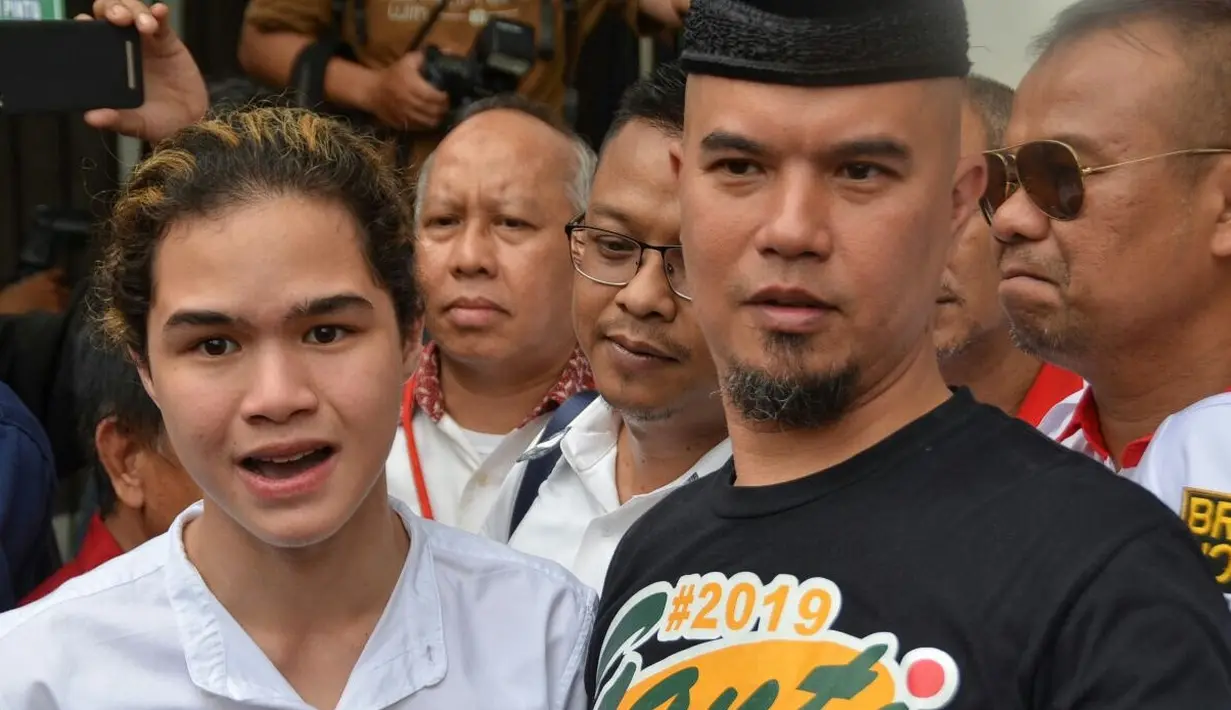 "Aku sih datang ke sini tidak mau ikut campur urus dalam, aku niat tulus men-support ayah saya sebagai keluarga," ucap Abdul Qodir Jaelani.  (Adrian Putra/Bintang.com)