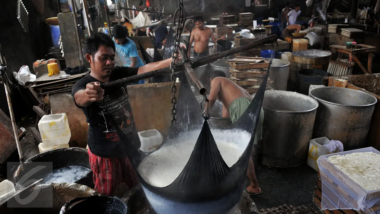 20151110-Daya Beli Masyarakat Menurun, Perajin Tahu Kurangi Jumlah Produksi-Jakarta