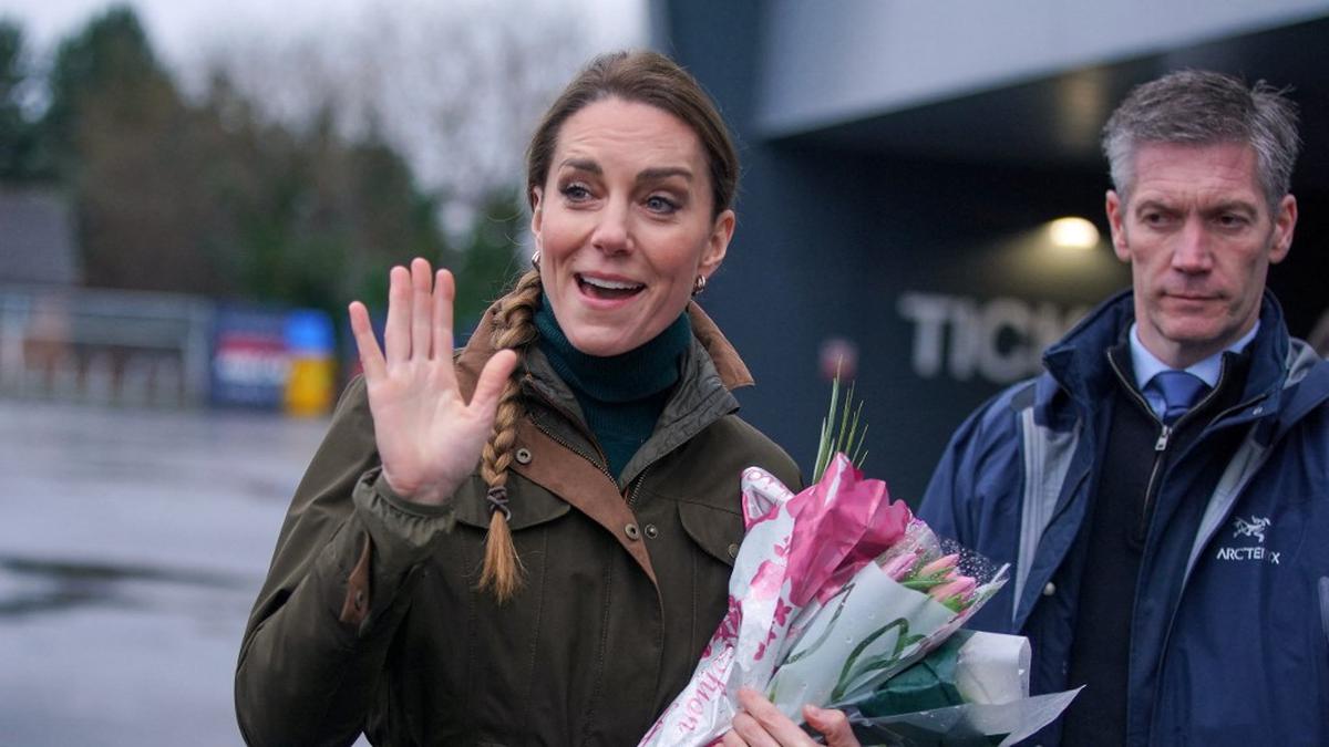 Potret Kate Middleton Tampil Beda bak Anak Sekolah dengan Rambut Dikepang