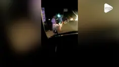 Seorang warga rekam suasana kepanikan setelah tsunami terjang Pantai Anyer, Banten.