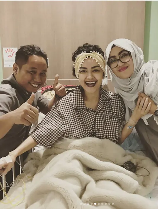 "Lalu, menyerahkan juga keputusan lanjut atau tidaknya proses hukum ke meja hijau kepada pihak Lucky dan kuasa hukumnya," lanjutnya. (Instagram/juliaperrezz)