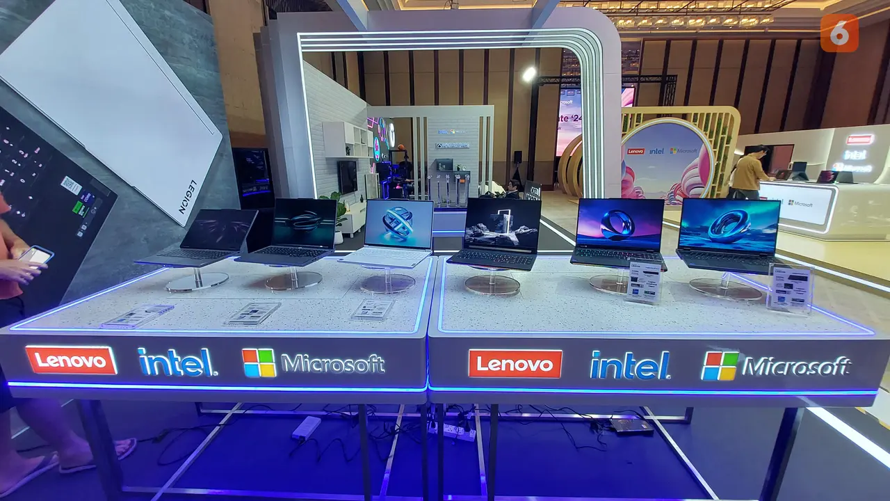 Deretan produk laptop consumer Lenovo yang mejeng di Lenovo Innovate '24, di Bangkok, Thailand,