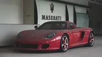 Seperti dilansir Carscoops, Selasa (11/8/2020), terlihat Porsche Carrera GT, Ferrari 575 Superamerica, dan C5 Corvette Z06 dibiarkan terbengkalai di dalam dealer.