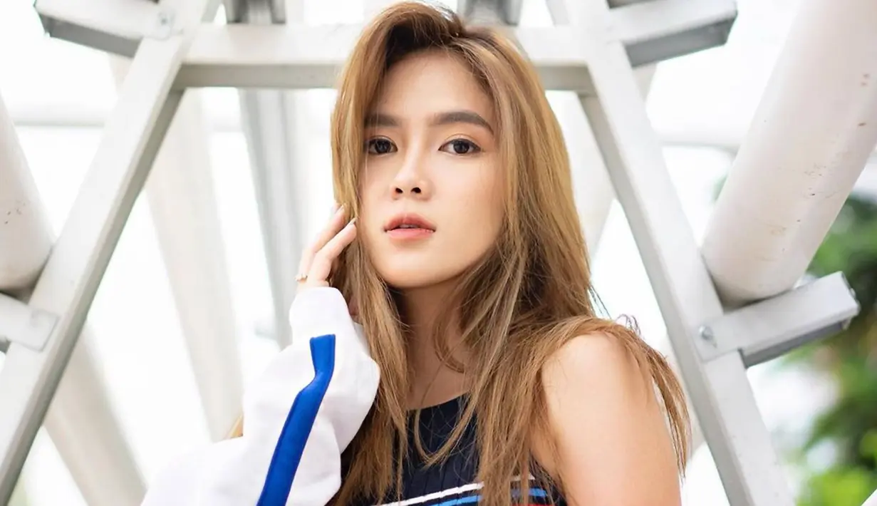 Sebelumnya pada usia 18 tahun, Shanice Margaretha pernah mengikuti ajang Gadis Sampul. Bahkan ia pun pernah terpilih sebagai TOP Girl  dalam ajang The Faceshop Indonesia. Selain itu akhir-akhir ini ia melebarkan sayapnya di dunia layar lebar.
 (Liputan6.com/IG/@margarethalie)