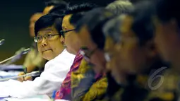 Menteri Siti Nurbaya , menghadiri rapat kerja dengan komisi VII DPR RI, Senin (09/02/2015). Rapat membahas Rancangan APBN-P 2015 dalam kementerian Lingkungan Hidup dan Kehutanan Republik Indonesia. (Liputan6.com/Andrian M Tunay)