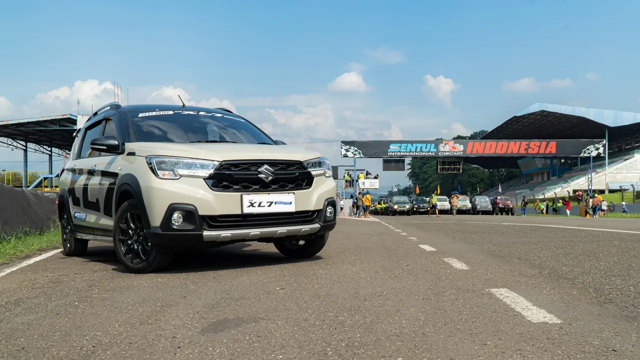 Pameran Suzuki New XL7 Hybrid di Sirkuit Sentul