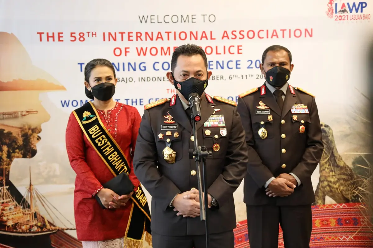 Kapolri Jenderal Listyo Sigit Prabowo membuka The 58 Th International Association Of Women Police (IAWP) Training Conference, Minggu (7/11/2021)
