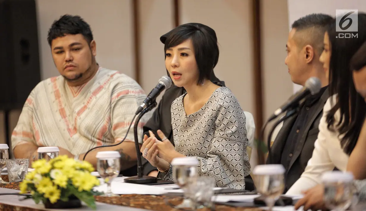 Fashion Jewelry, Airyn Tanu saat memberikan keterangan pers kontes kecantikan Miss Grand Indonesia 2018 di Jakarta, Jumat (6/7). Kontes ini didukung Kementerian Pariwisata dan Kementerian Sosial. (Liputan6.com/Faizal Fanani)